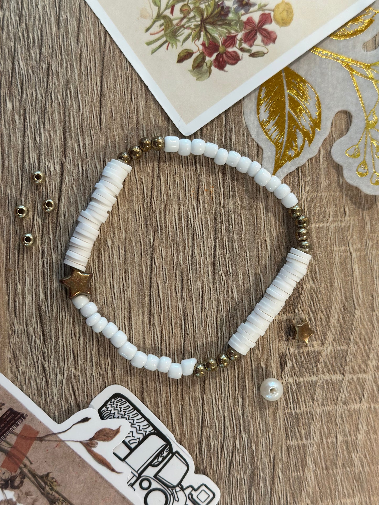 Whit and Gold Beaded Bracelet